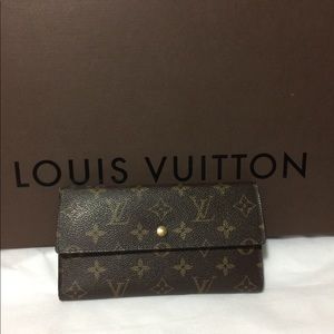 Sold 💯% authentic Sarah wallet